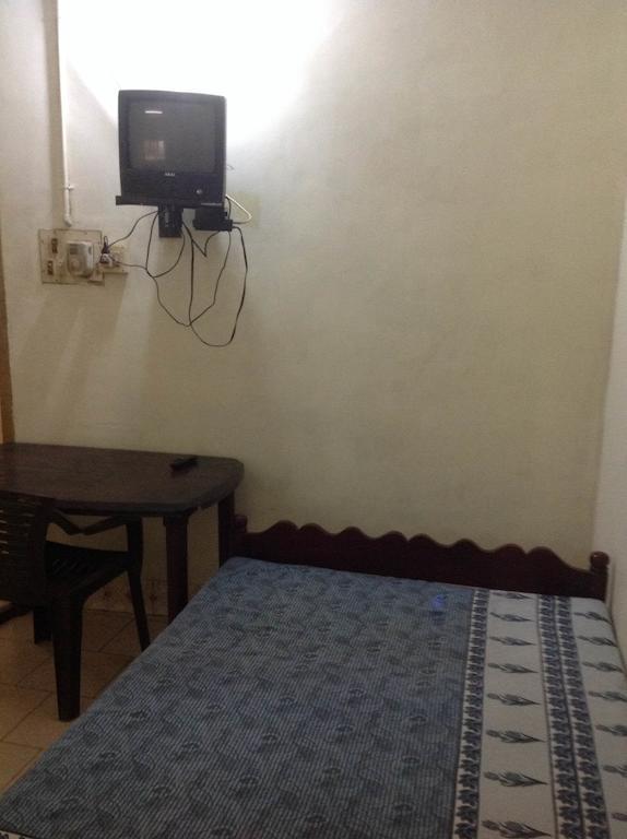 St. Antonys Lodge Kochi Esterno foto