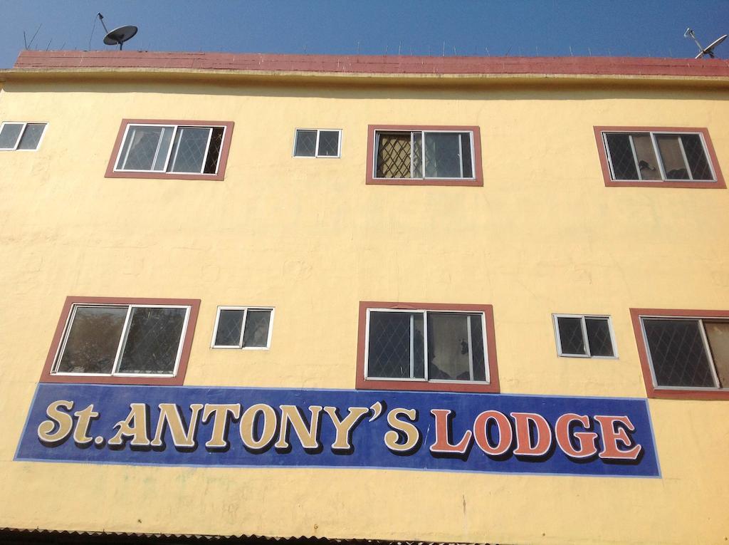 St. Antonys Lodge Kochi Esterno foto