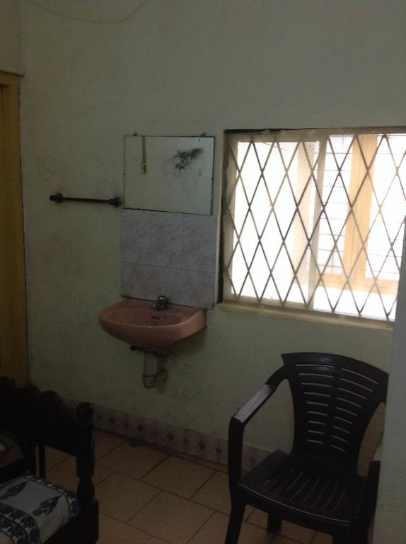 St. Antonys Lodge Kochi Esterno foto