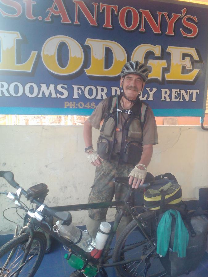 St. Antonys Lodge Kochi Esterno foto
