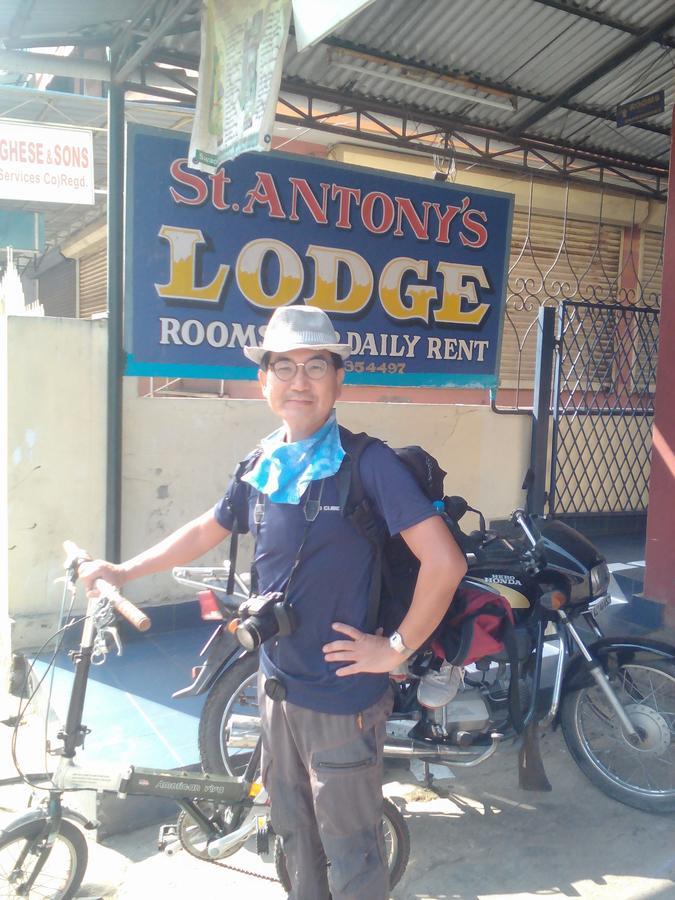St. Antonys Lodge Kochi Esterno foto