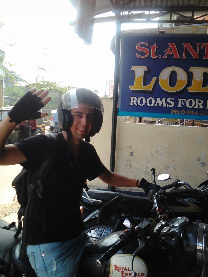 St. Antonys Lodge Kochi Esterno foto