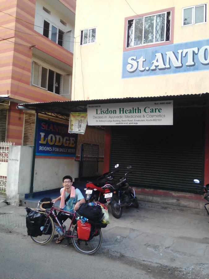 St. Antonys Lodge Kochi Esterno foto