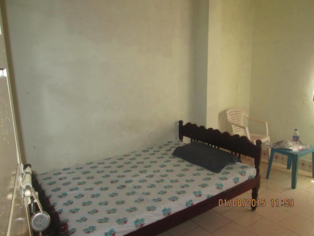 St. Antonys Lodge Kochi Esterno foto